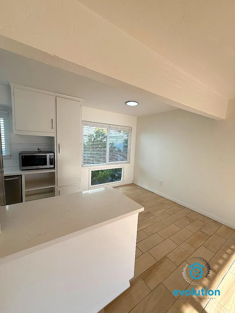 1111 Adella Ave - Unit I — Photo 3