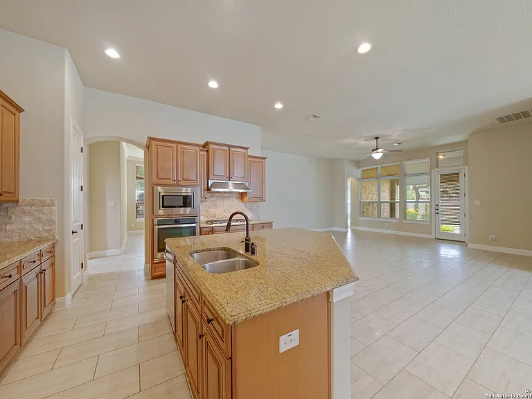 42 Avalon Park — Photo 11