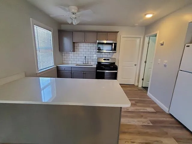 1009 E Grove St #1 — Photo 5