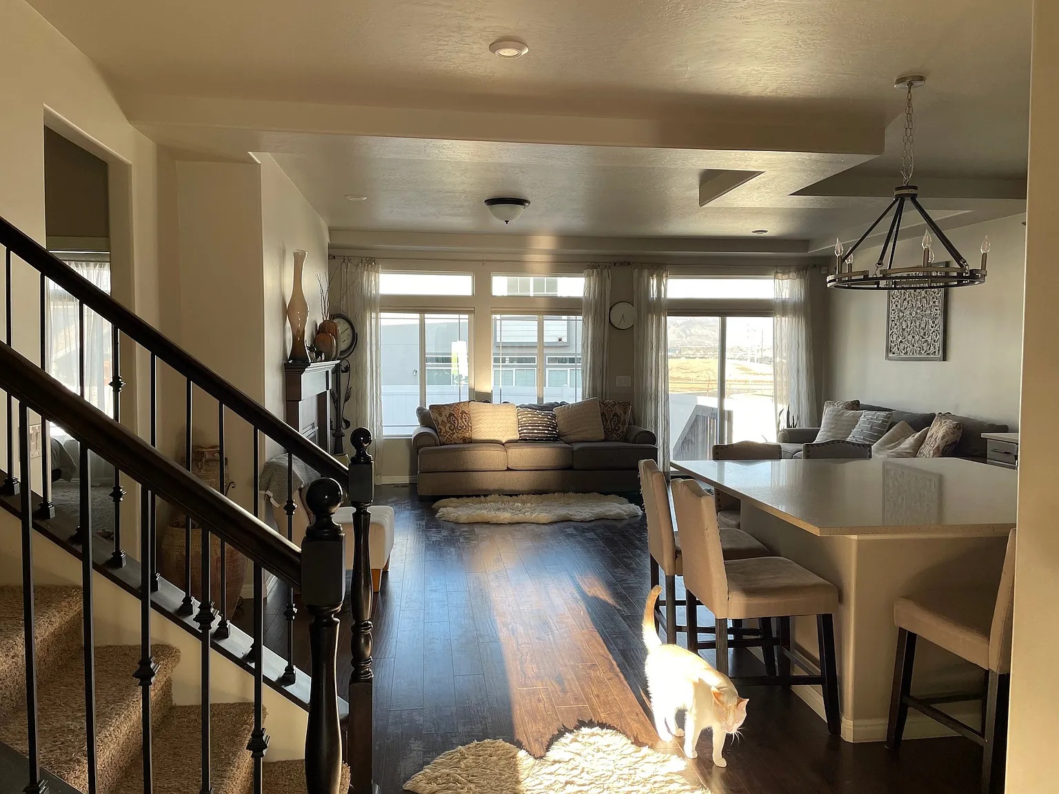 3-bed 3-bath House — Photo 4