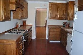 5th image of 629 W Hillsdale Blvd