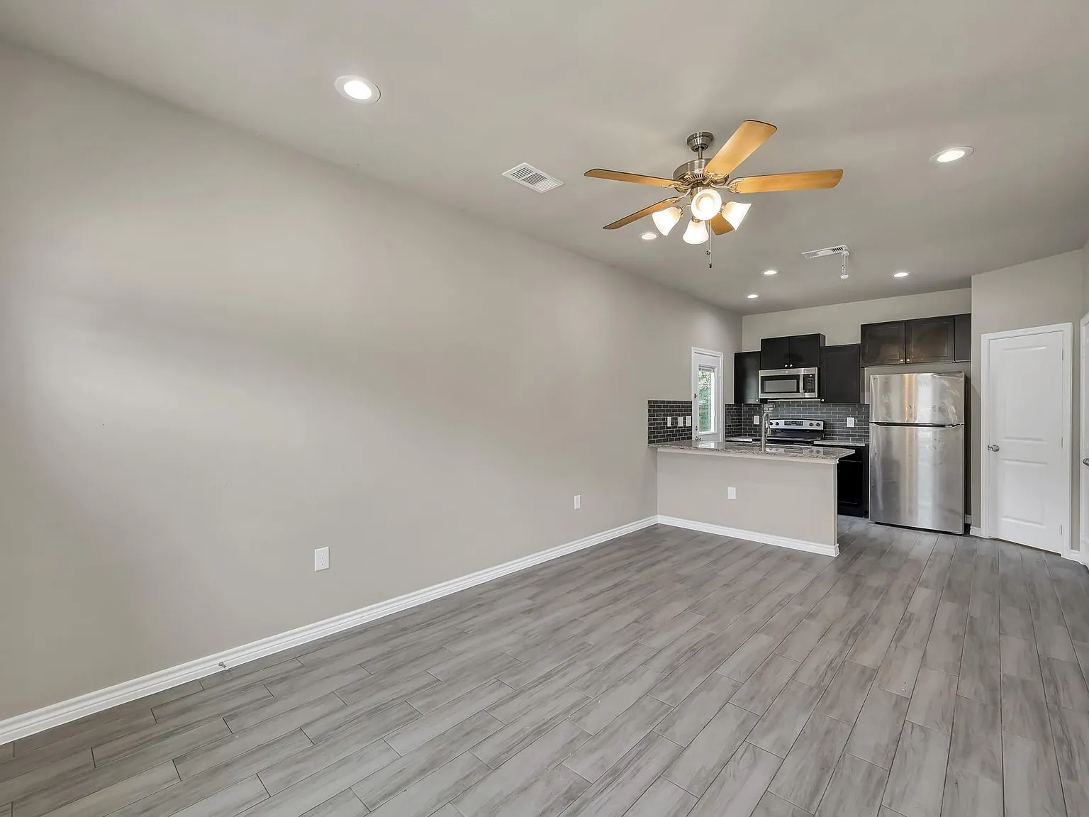 2 bed, 1.5 bath, 960 sqft, $1,299 — Photo 4