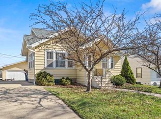 1843 Forest Ave, Waterloo, IA 50702