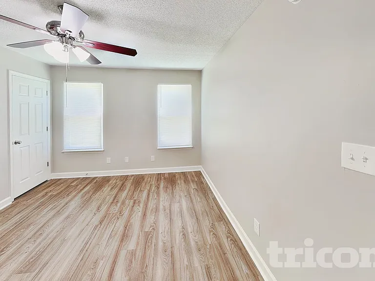 809 Valley Creek Dr — Photo 6