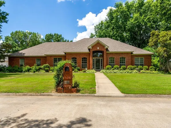 13 Shady Valley Dr, Conway, AR 72034