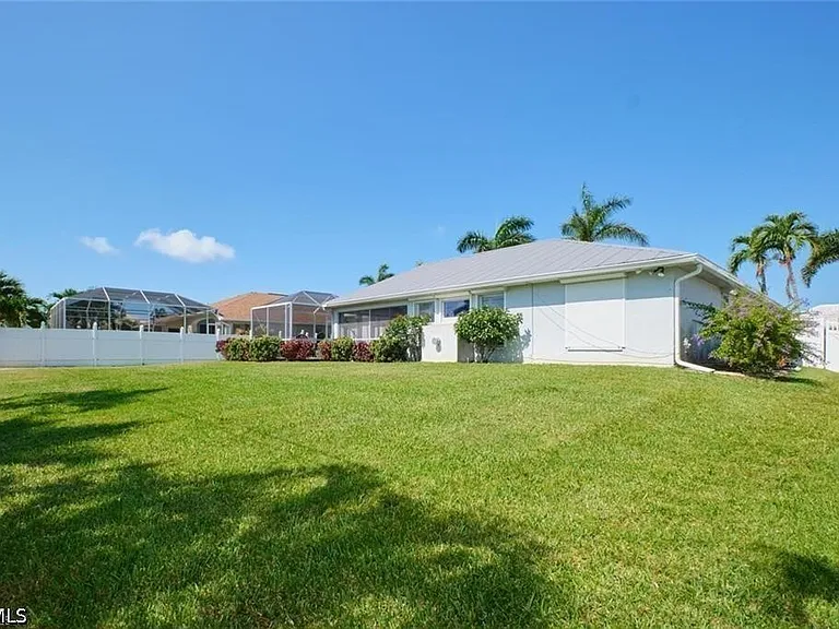 5507 SW 14th Pl — Photo 17