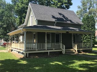 707 3rd St, Palo, IA 52324