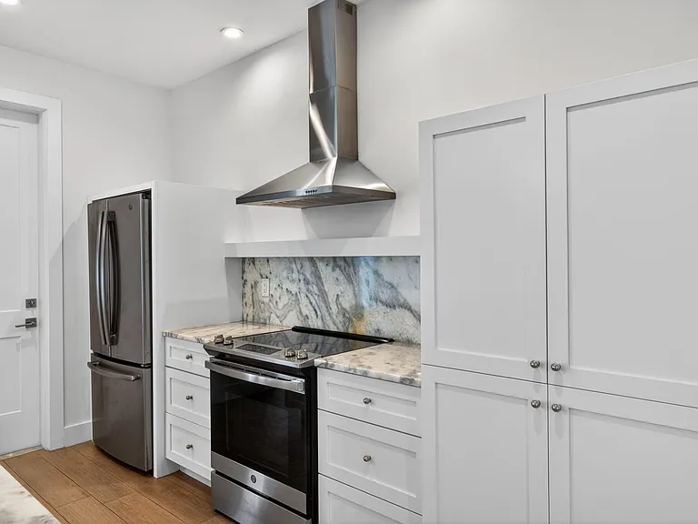 1218 SW 9th Ct — Photo 11