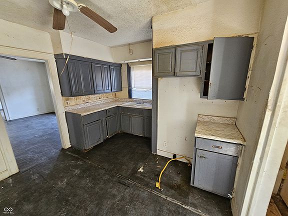 3rd image of 415 W 31st St