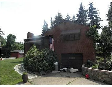 1319 Corrin Ave photo 1