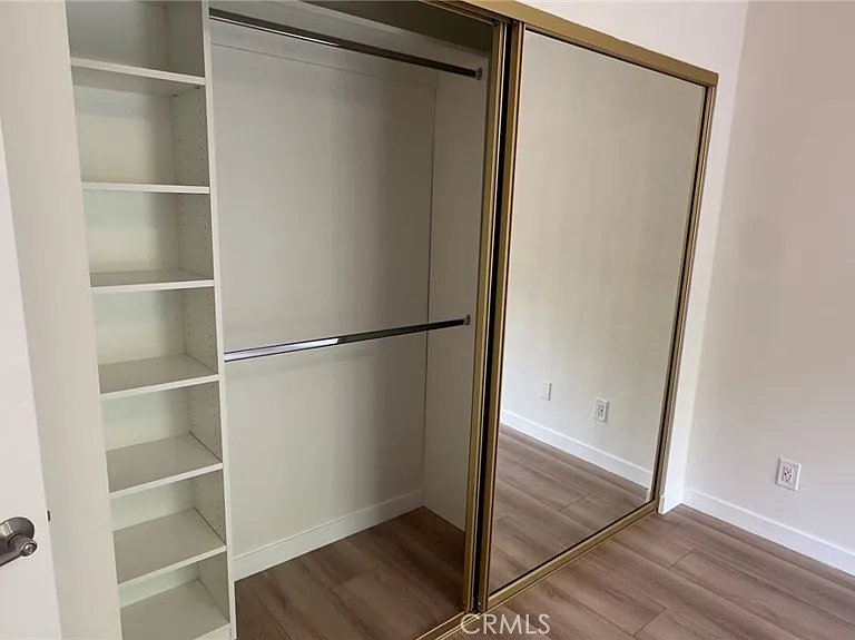 1211 N Columbus Ave — Photo 10