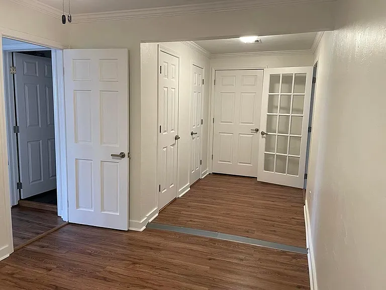 206 S Elm St — Photo 4