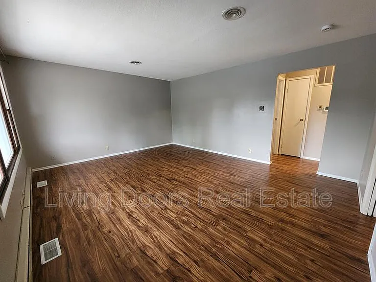1301 Hill St — Photo 10