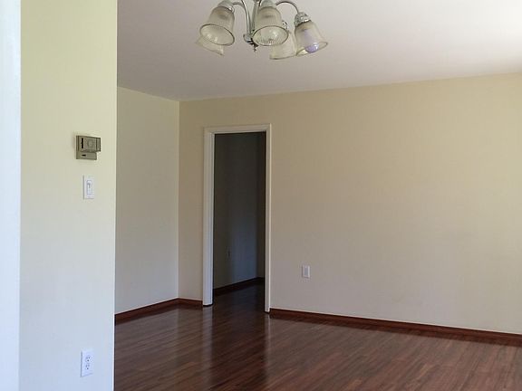 4th image of 10601 Weymouth St APT 2