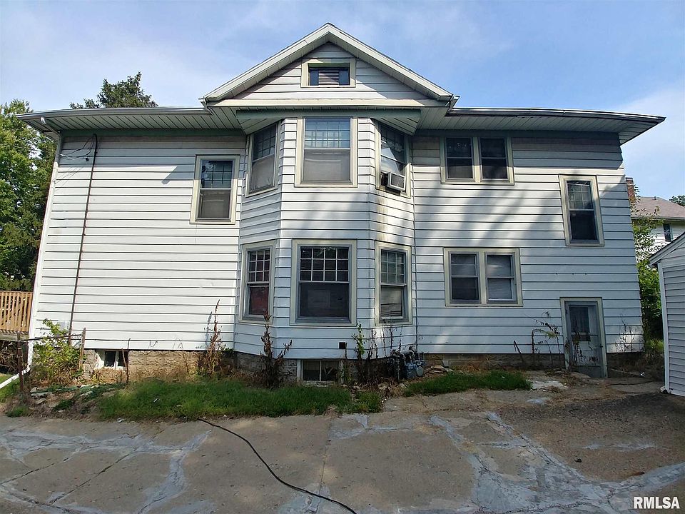 2nd image of 2210 N Knoxville Ave