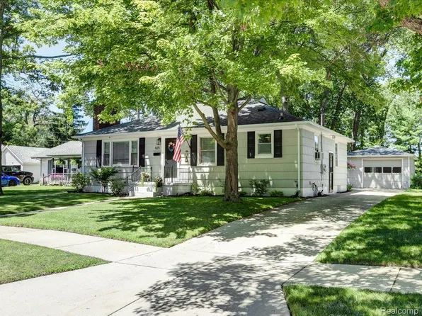 825 Sanborn St, Port Huron, MI 48060