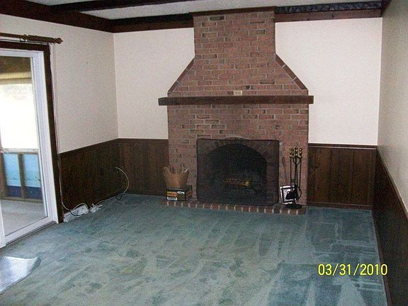 1st floor family room w/ fp