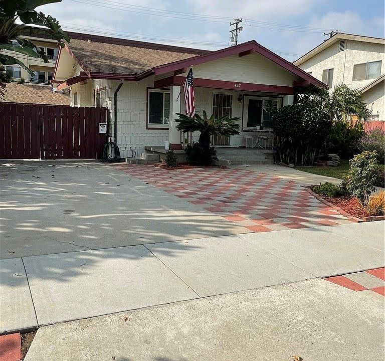 2nd image of 425 Newport Ave