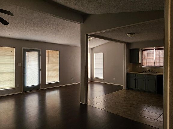 3rd image of 4501 Crenshaw Dr