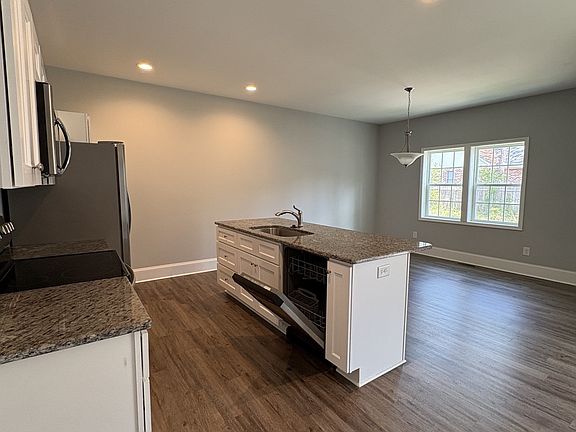 3rd image of 501 Gabriel Ln