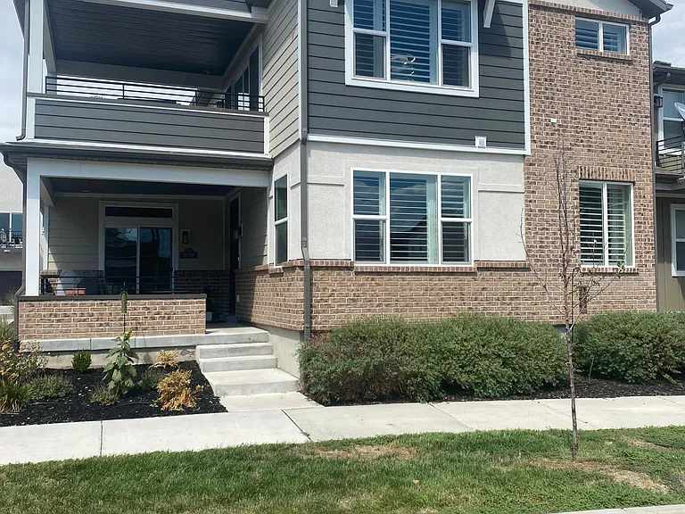 1159 W Jackson Ave — Photo 2