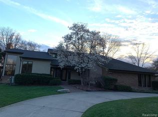 3266 Montmarte Cir, West Bloomfield, MI 48323