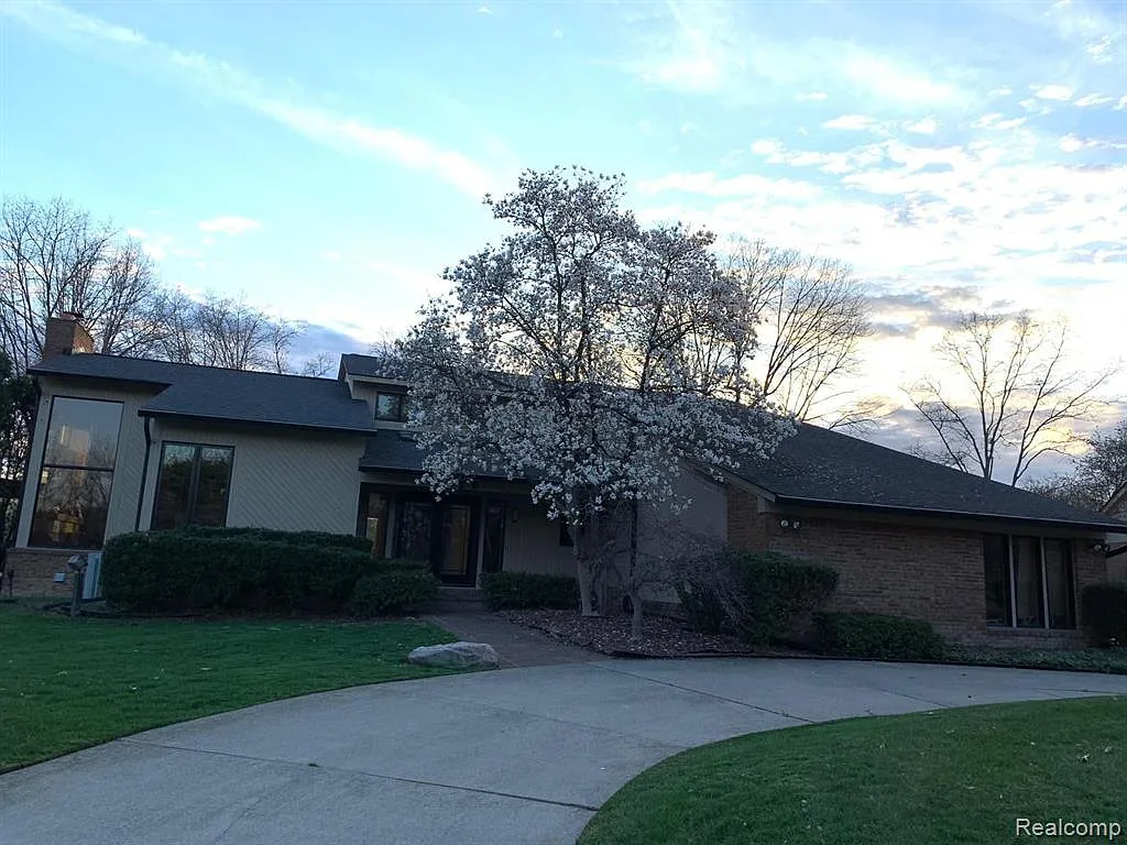 3266 Montmarte Cir photo 1