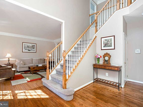 2nd image of 827 Dover Court Pl