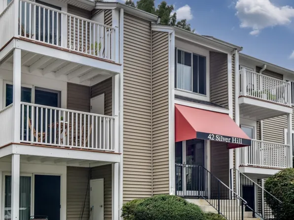 42 Silver Hill Ln APT 5, Natick, MA 01760