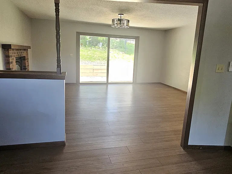 542 Breezy Point Dr — Photo 8
