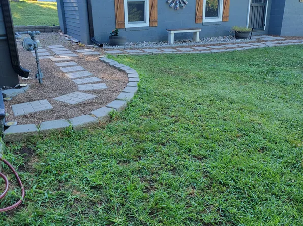 320 W Gay St #B, Warrensburg, MO 64093