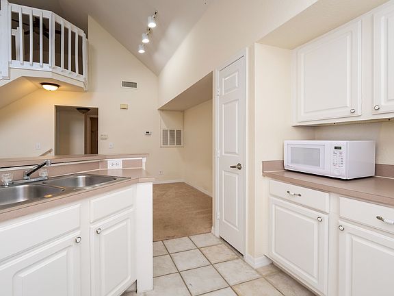5th image of 13700 Richmond Park Dr N APT 905