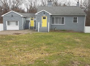 1217 White Pond Dr, Akron, OH 44320