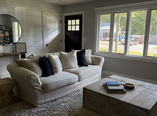 38 Foster Ave, Hampton Bays, NY 11946