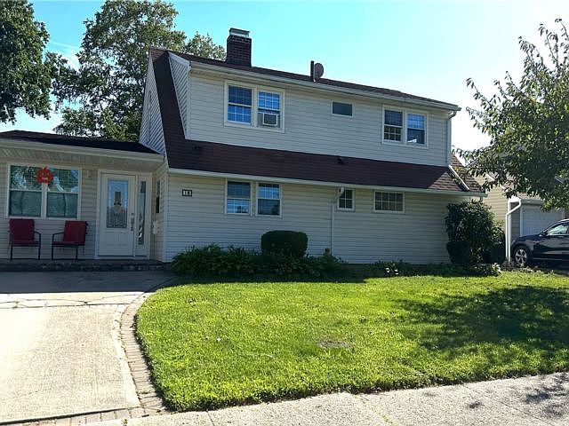 1st image of 18 Finch Ln