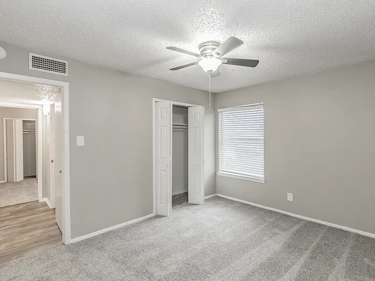 Verano Oaks Apartments — Photo 37