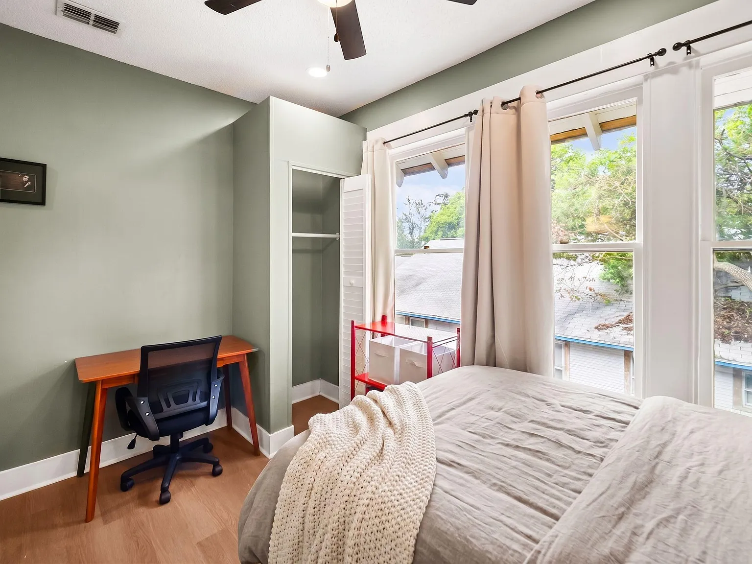 4 bed, 3.0 bath, 1674 sqft, $1,122 — Photo 3