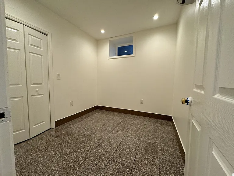 377 Danforth Ave #9 — Photo 3