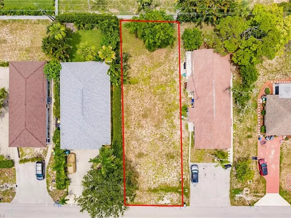 635 92nd AVE N, NAPLES, FL 34108