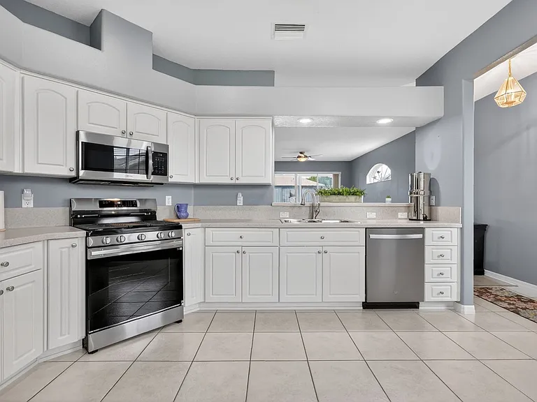 27150 Nostalgia Dr — Photo 15