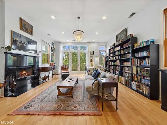 3rd image of 859 N Paulina St #3