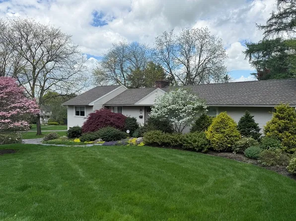 313 Amity St, Amherst, MA 01002