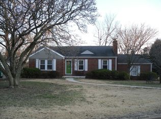 3 Girard Dr, Saint Louis, MO 63119