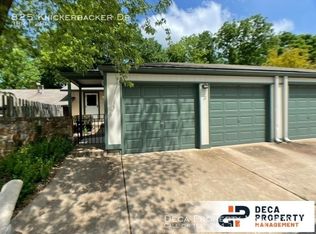 825 Knickerbacker Dr, Ballwin, MO 63021