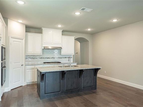 2nd image of 3528 Camden Dr