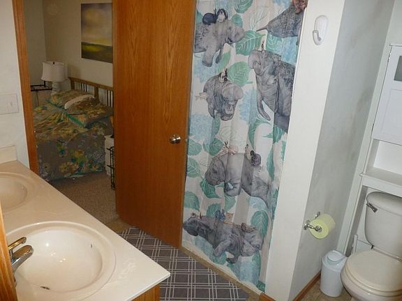 3rd image of 537 E Goldfinch Dr