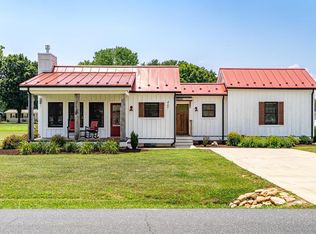 407 14th St, Grottoes, VA 24441