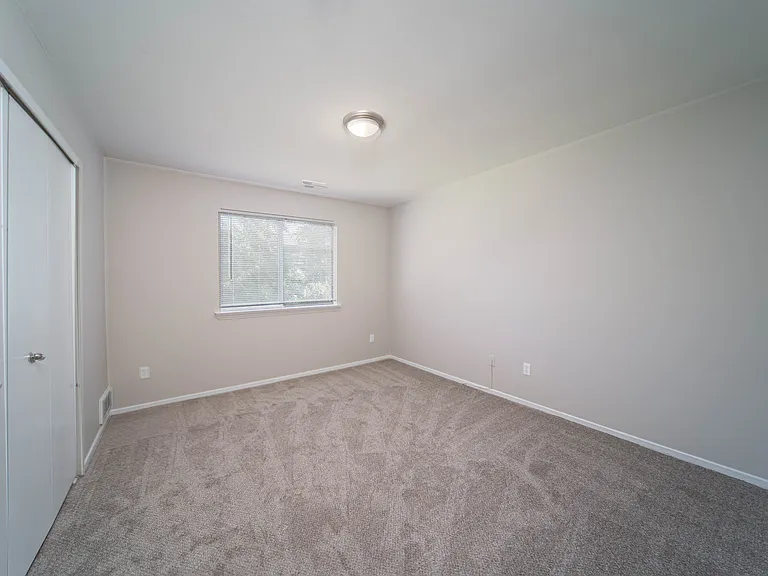 Greyberry Park Apartments — Photo 10