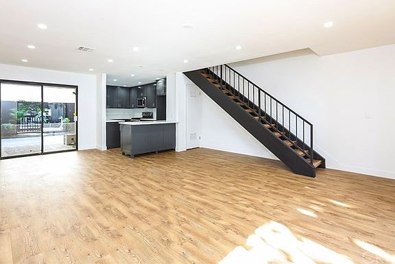 2nd image of 4165 Manhattan Beach Blvd