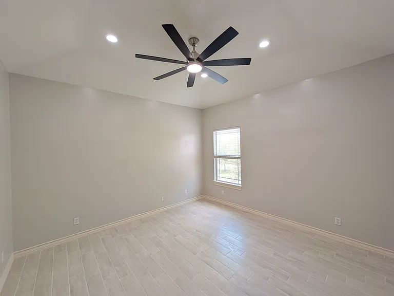 3432 Midtown Cir — Photo 12